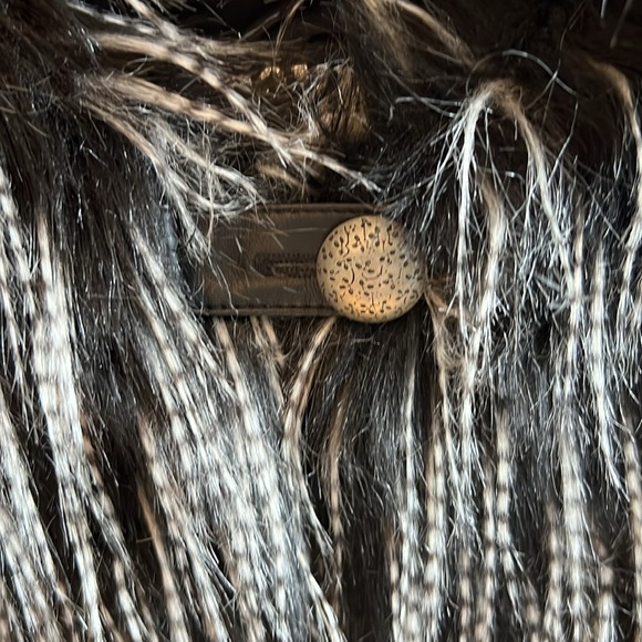 Black Vest, size 7-8, great consition. - Picture 2 of 6